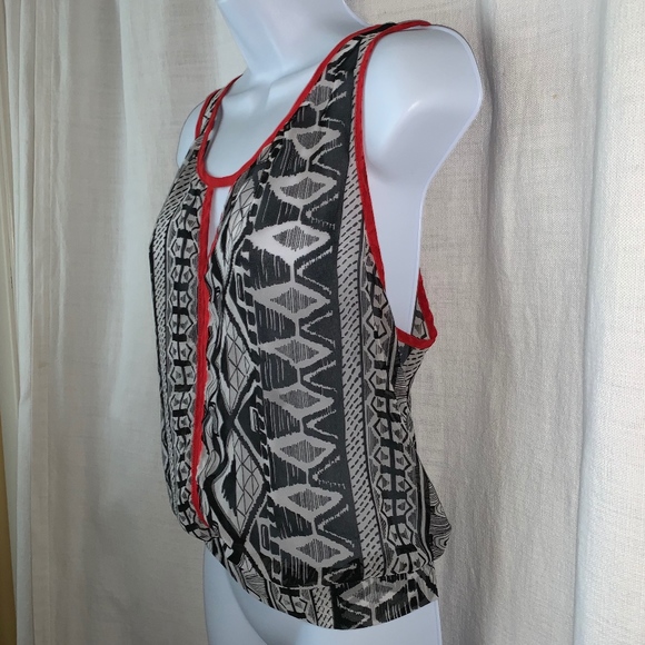 EUC -Beautiful ROOMMATES Slit Back w/Tie Waist Top - Picture 3 of 5